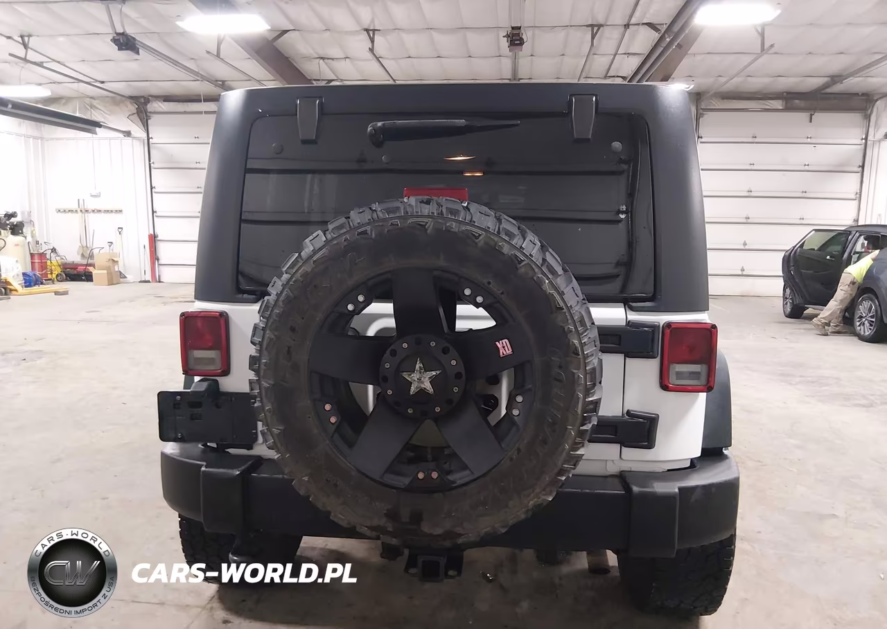 2014 Jeep Wrangler Unlimited Sport VIN:1C4BJWDG2EL170995 - 16