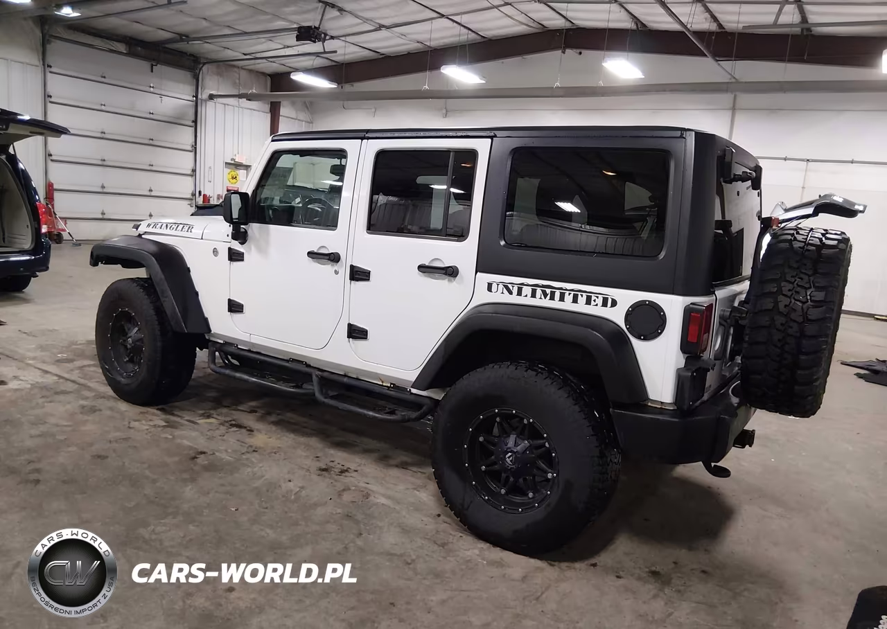 2014 Jeep Wrangler Unlimited Sport VIN:1C4BJWDG2EL170995 - 3