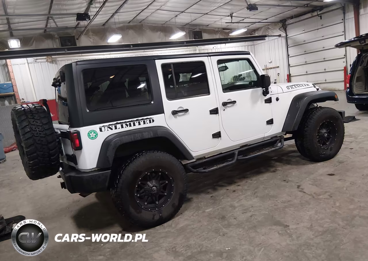 2014 Jeep Wrangler Unlimited Sport VIN:1C4BJWDG2EL170995 - 4