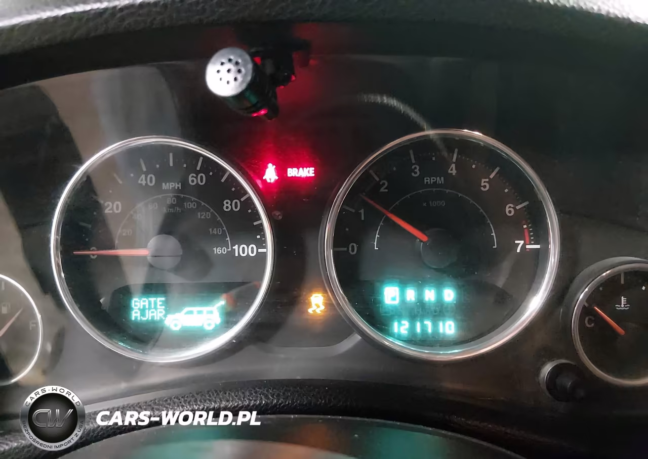 2014 Jeep Wrangler Unlimited Sport VIN:1C4BJWDG2EL170995 - 7