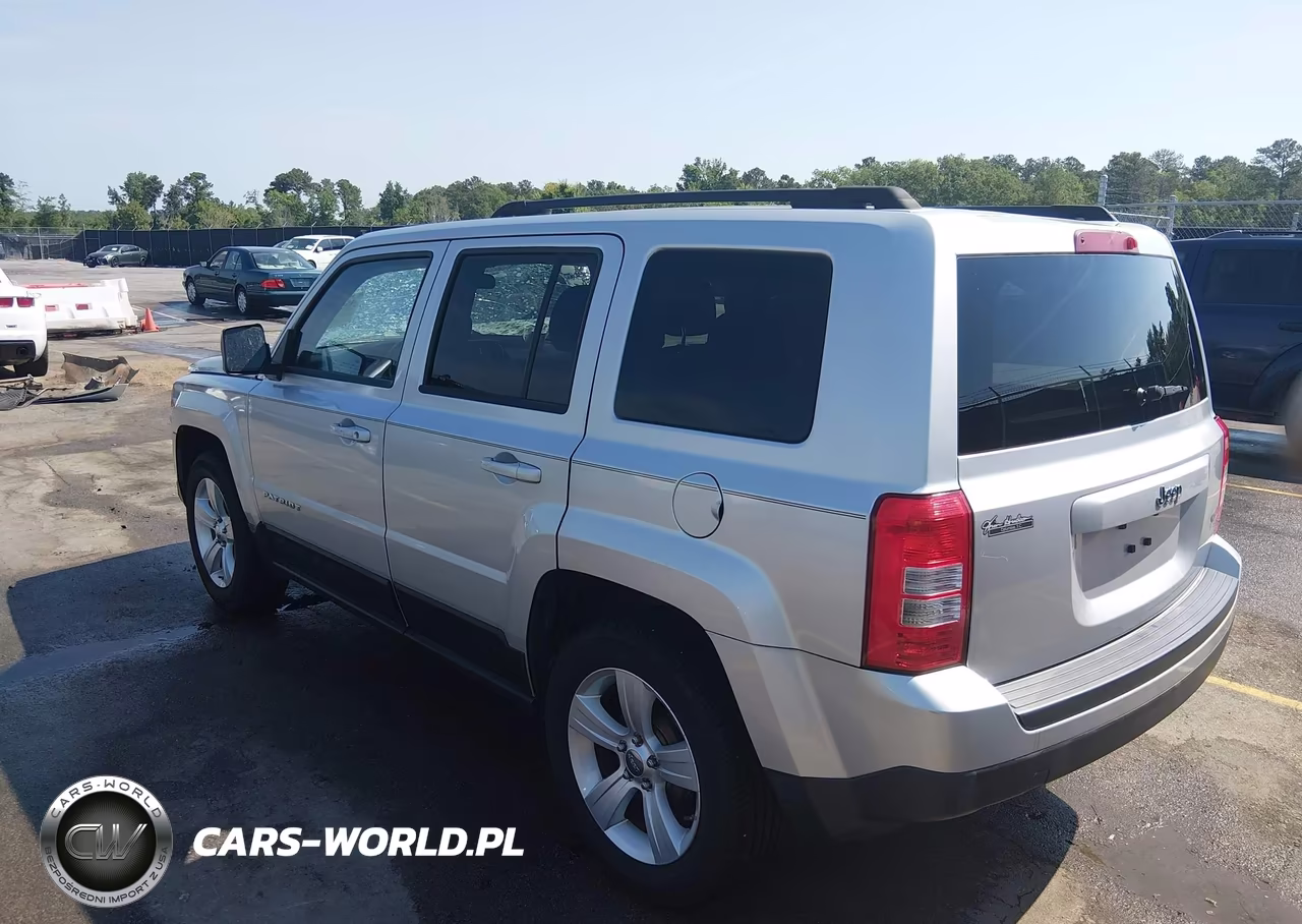 2012 Jeep Patriot Latitude VIN:1C4NJPFA0CD660659 - 3
