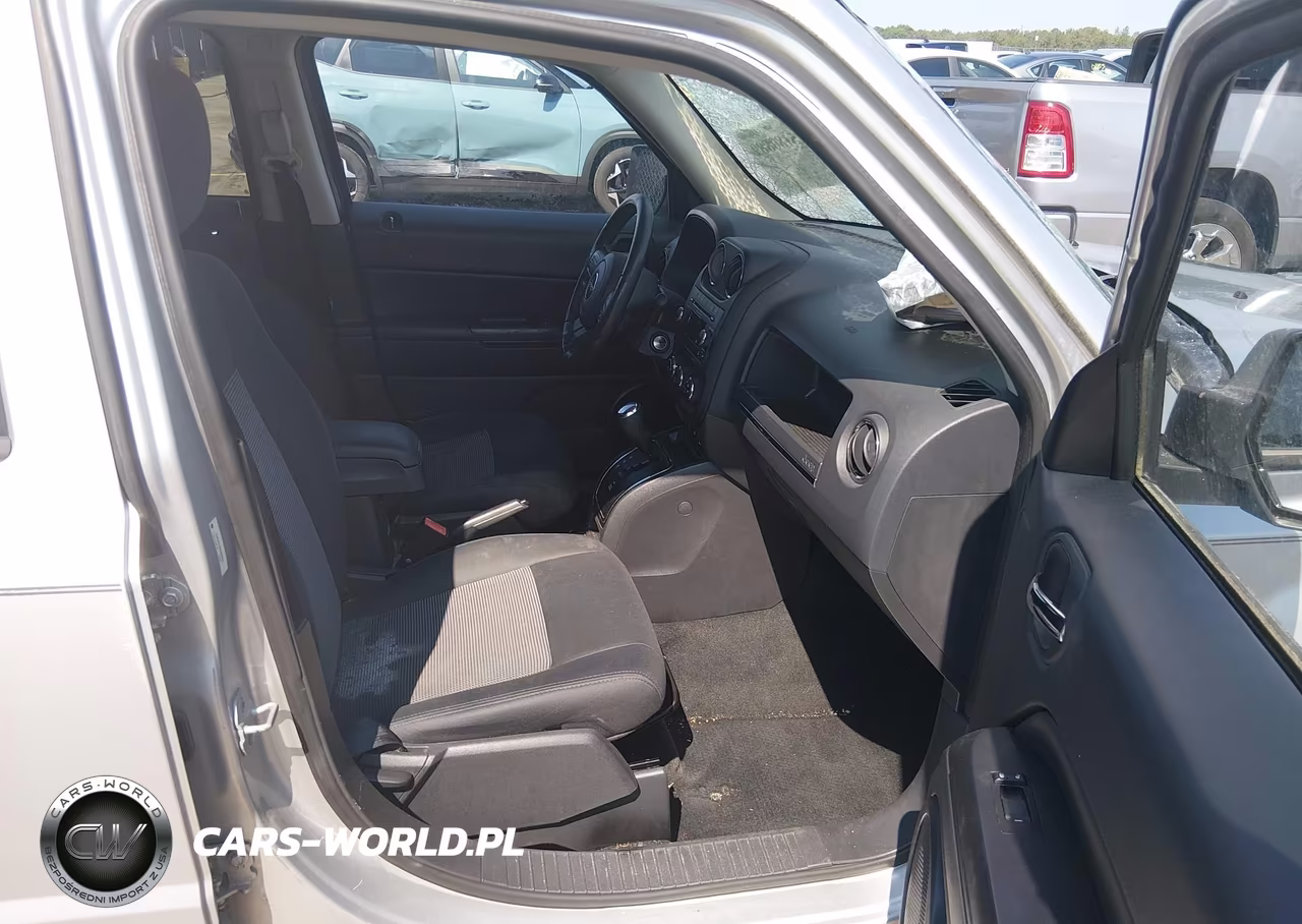 2012 Jeep Patriot Latitude VIN:1C4NJPFA0CD660659 - 5