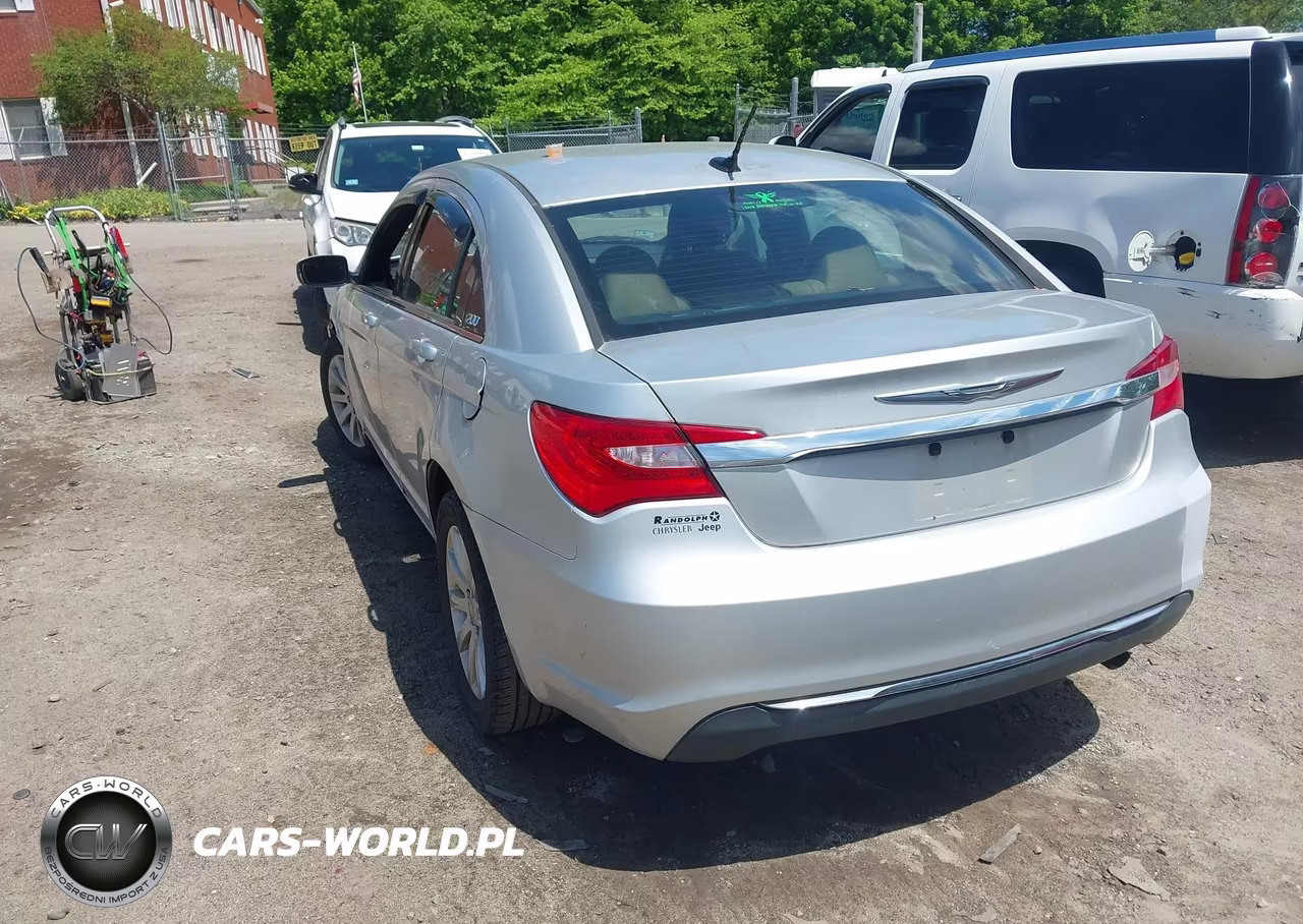 2011 Chrysler 200 Touring VIN:1C3BC1FBXBN570953 - 3