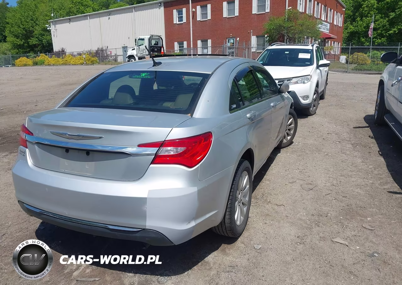 2011 Chrysler 200 Touring VIN:1C3BC1FBXBN570953 - 4