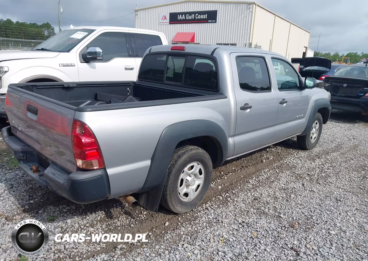 2015 Toyota Tacoma VIN:5TFJX4CN1FX053742 - 4
