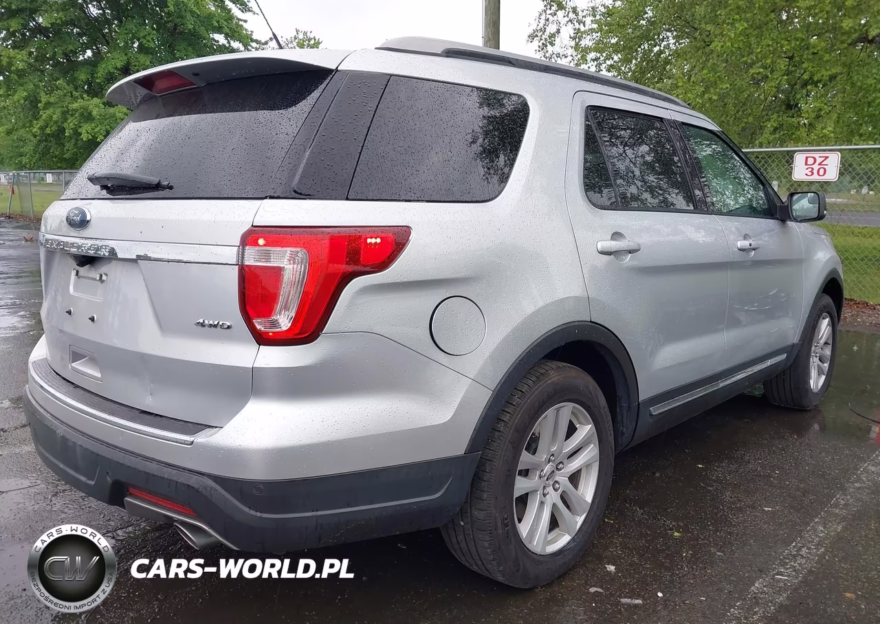 2018 Ford Explorer Xlt VIN:1FM5K8D8XJGA75405 - 4