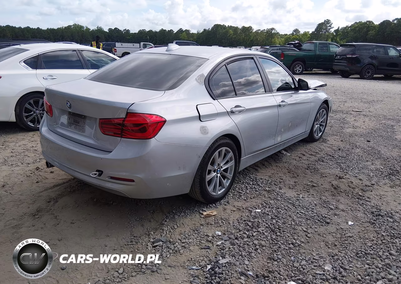 2018 BMW 320I xDrive VIN:WBA8E5G54JNU47502 - 4
