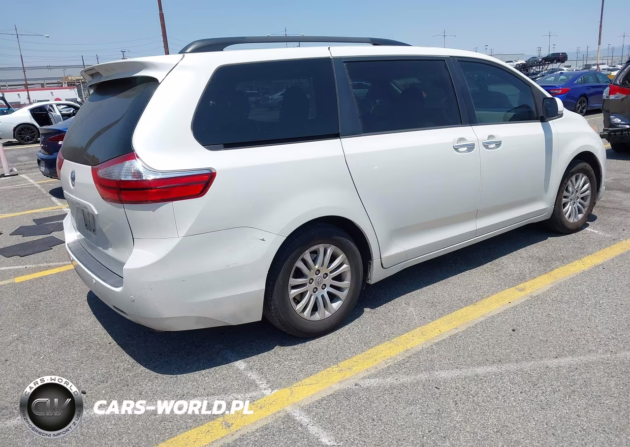 2017 Toyota Sienna Xle 8 Passenger VIN:5TDYZ3DC9HS871244 - 4
