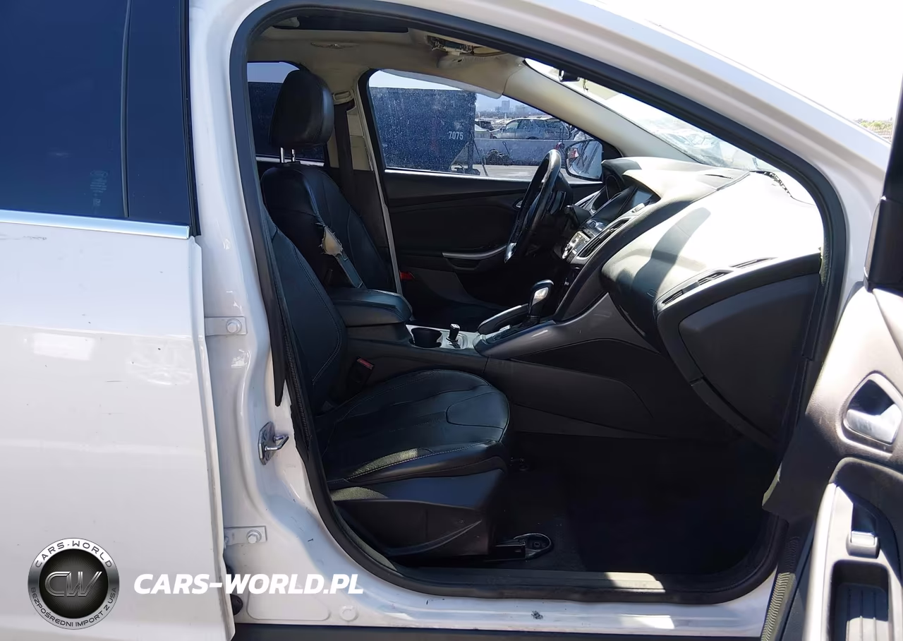2012 Ford Focus Titanium VIN:1FAHP3J26CL403344 - 5