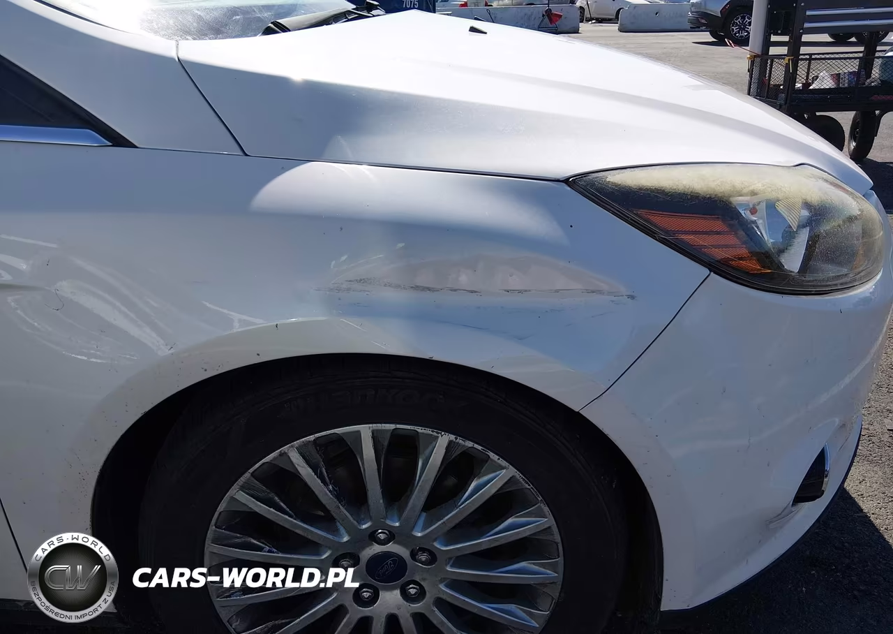 2012 Ford Focus Titanium VIN:1FAHP3J26CL403344 - 6