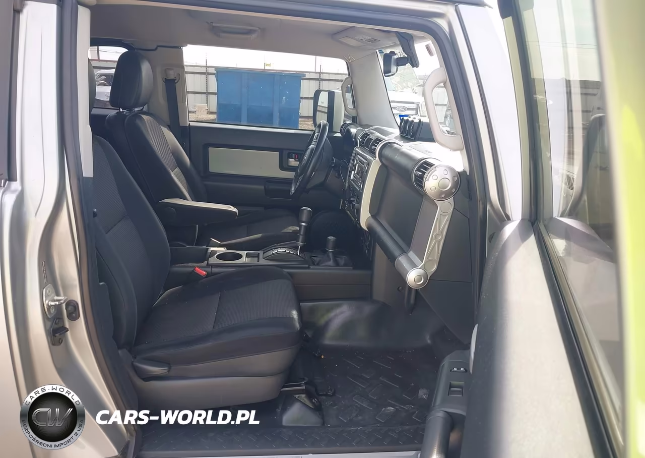 2012 Toyota Fj Cruiser VIN:JTEBU4BF6CK138667 - 5