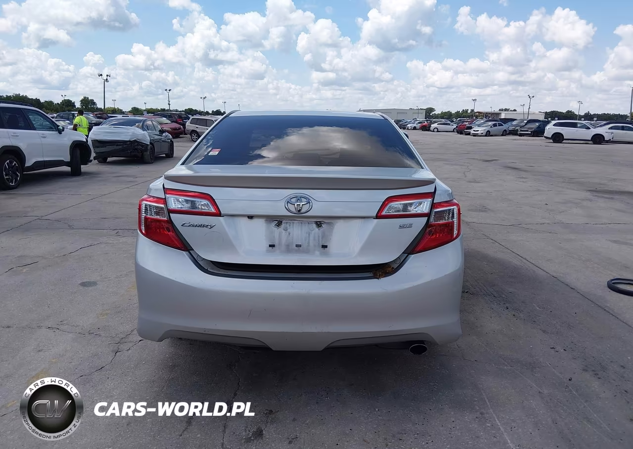 2014 Toyota Camry Se VIN:4T1BF1FK0EU828373 - 17