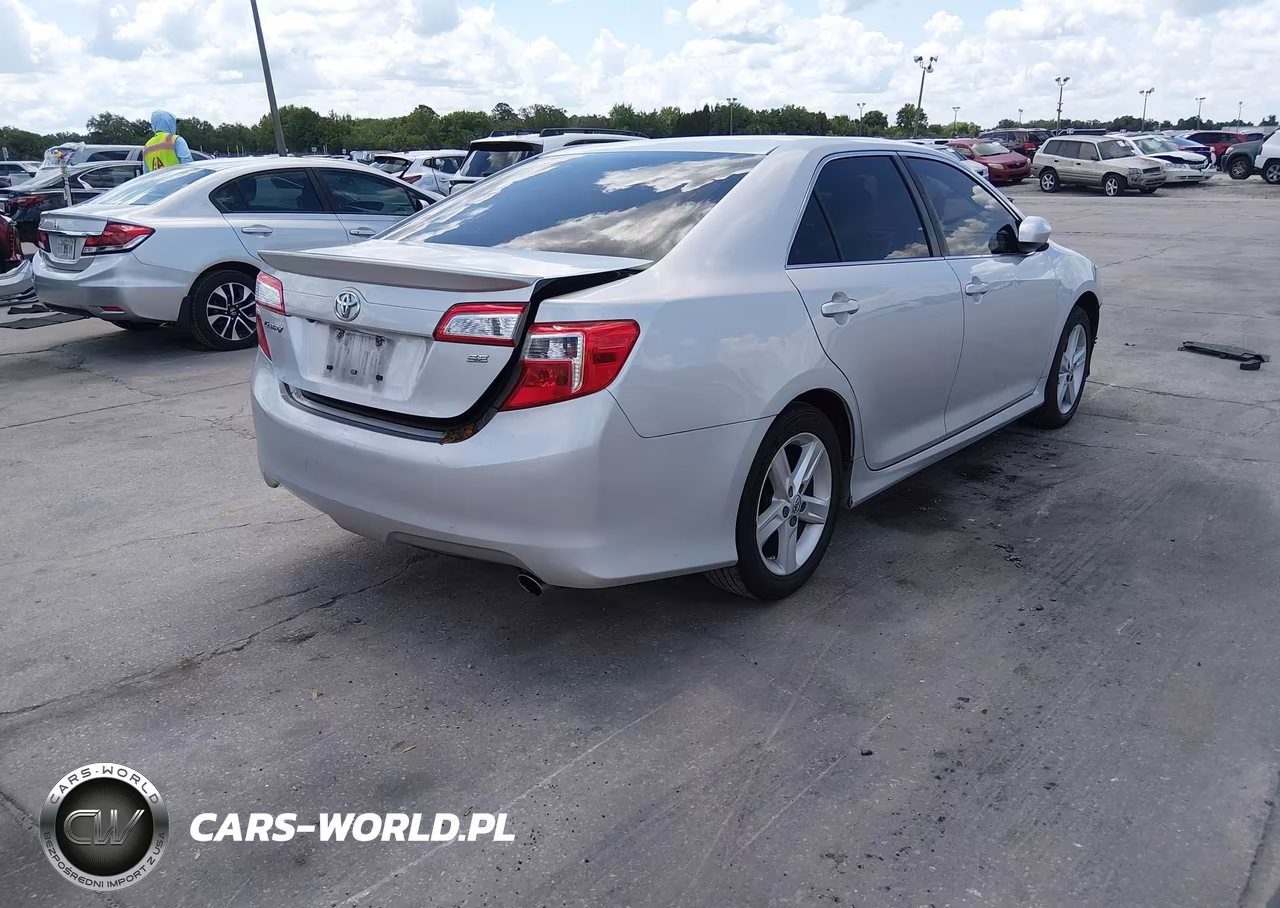 2014 Toyota Camry Se VIN:4T1BF1FK0EU828373 - 4