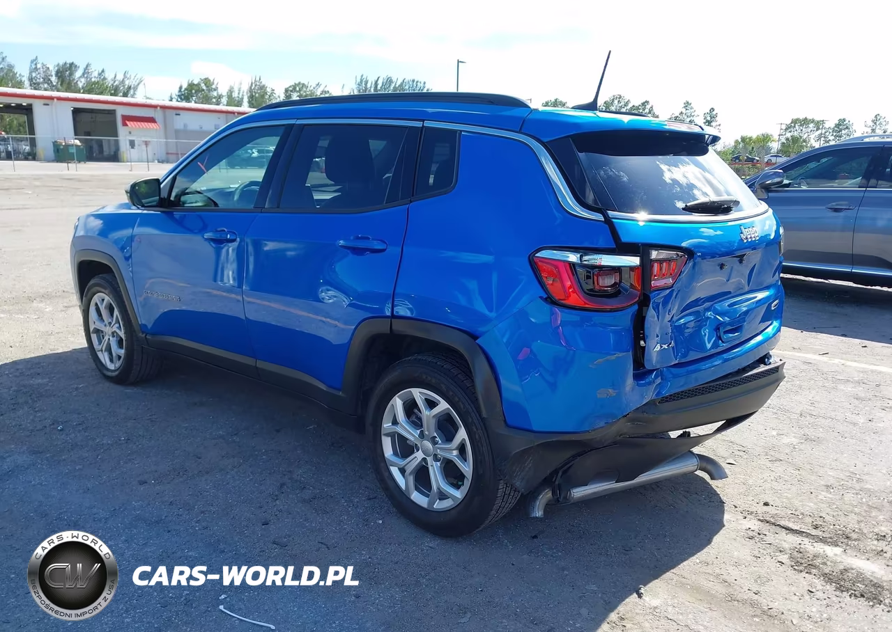 2024 Jeep Compass Latitude 4X4 VIN:3C4NJDBNXRT153813 - 3