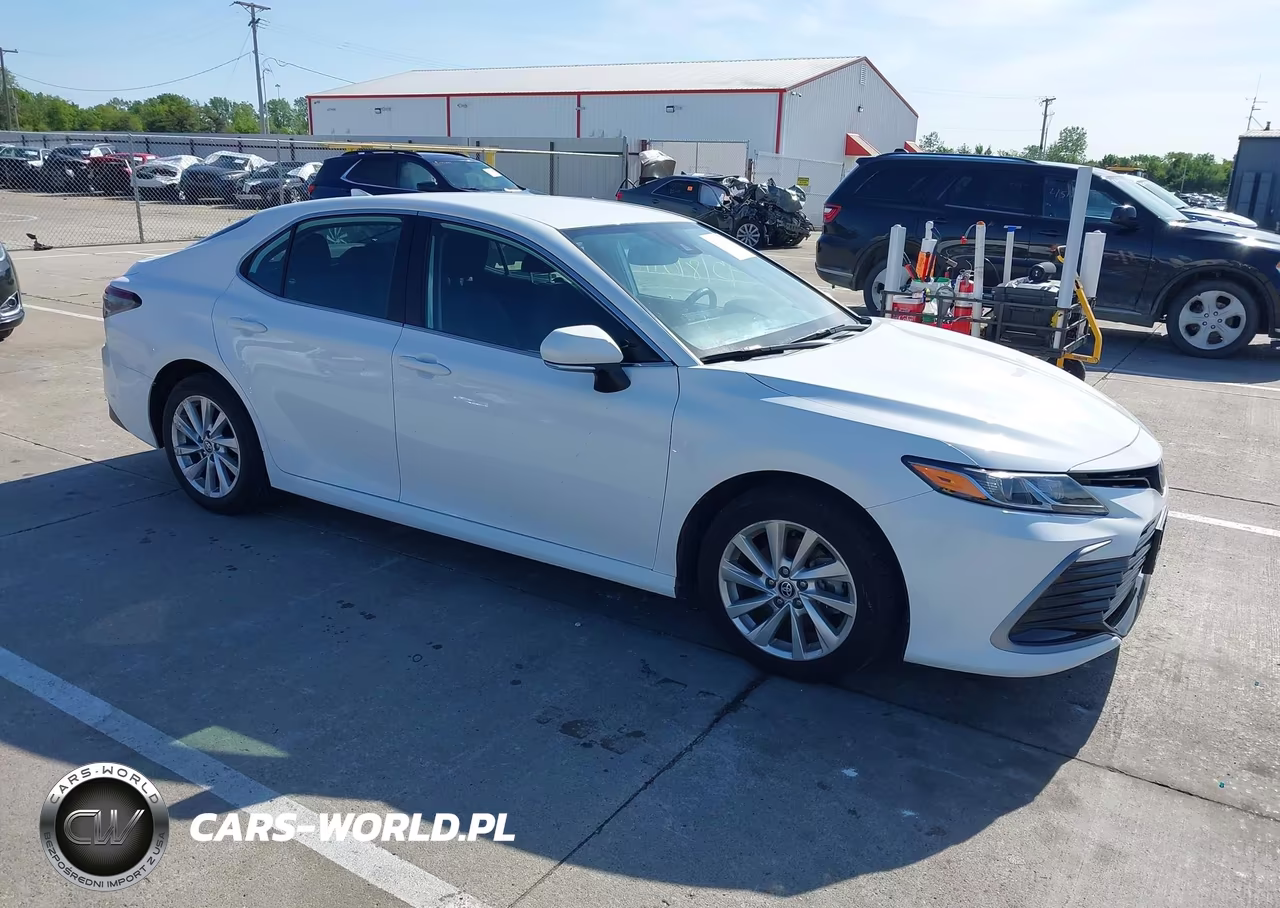 2023 Toyota Camry Le – zdjęcie 1 z 16