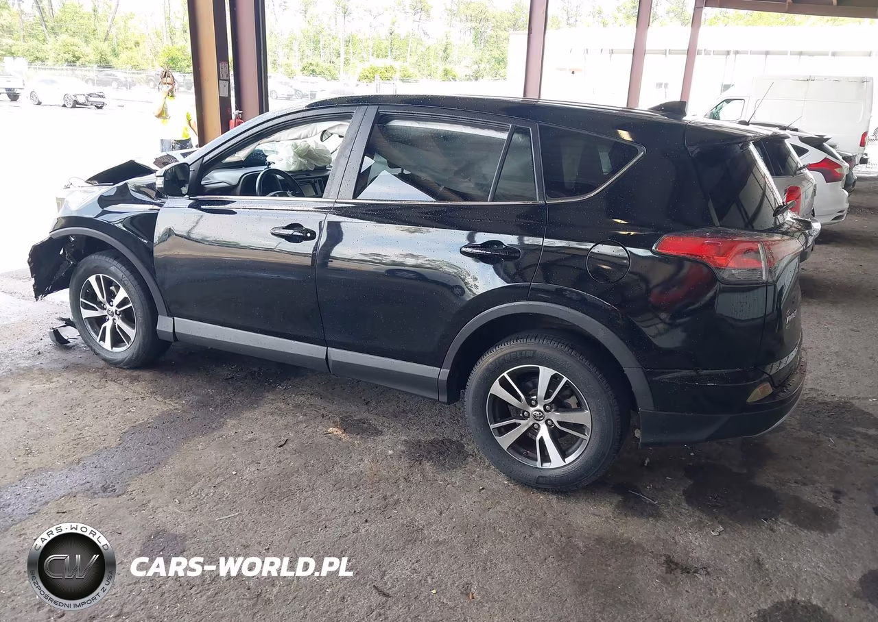 2018 Toyota Rav4 Xle VIN:2T3WFREV6JW483413 - 3