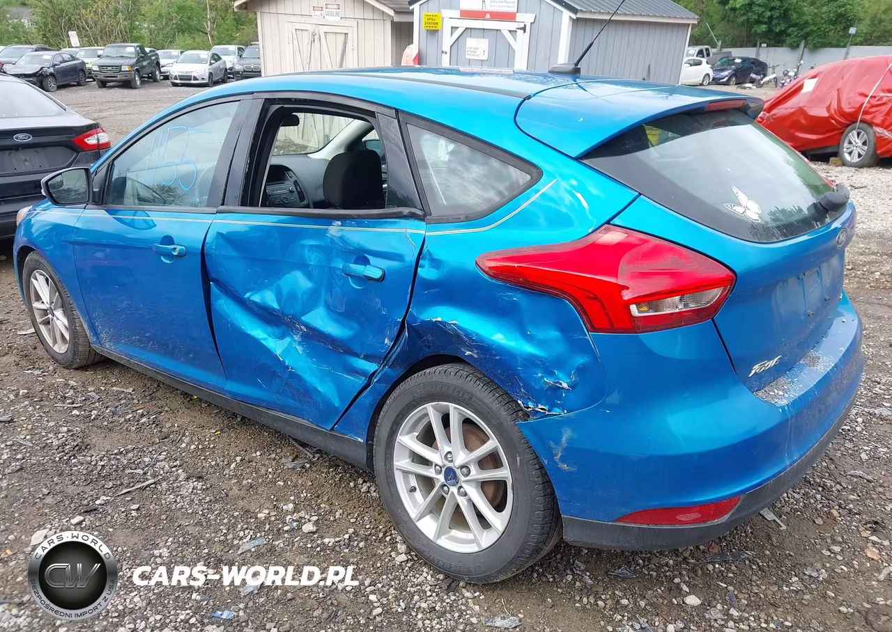2017 Ford Focus Se VIN:1FADP3K28HL252981 - 3