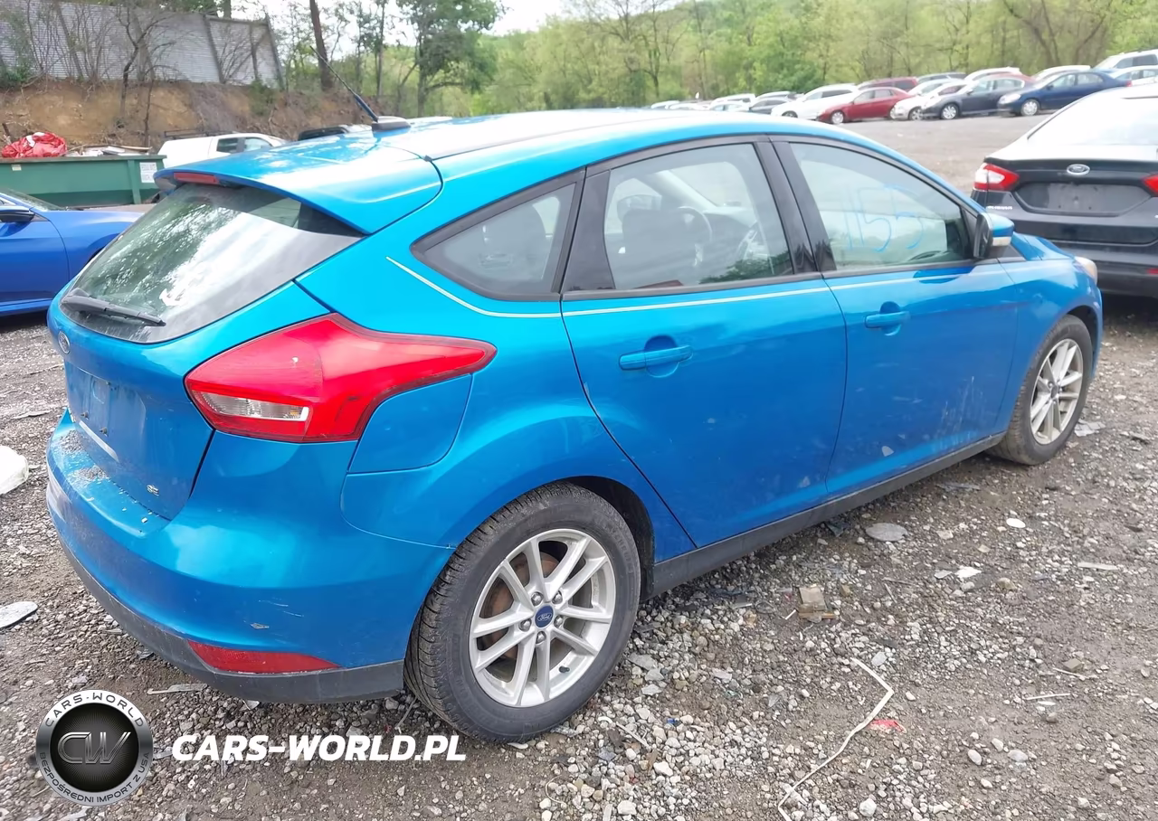 2017 Ford Focus Se VIN:1FADP3K28HL252981 - 4