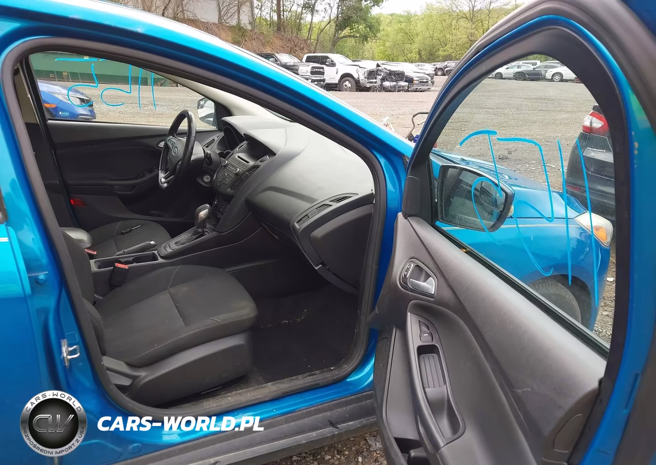 2017 Ford Focus Se VIN:1FADP3K28HL252981 - 5