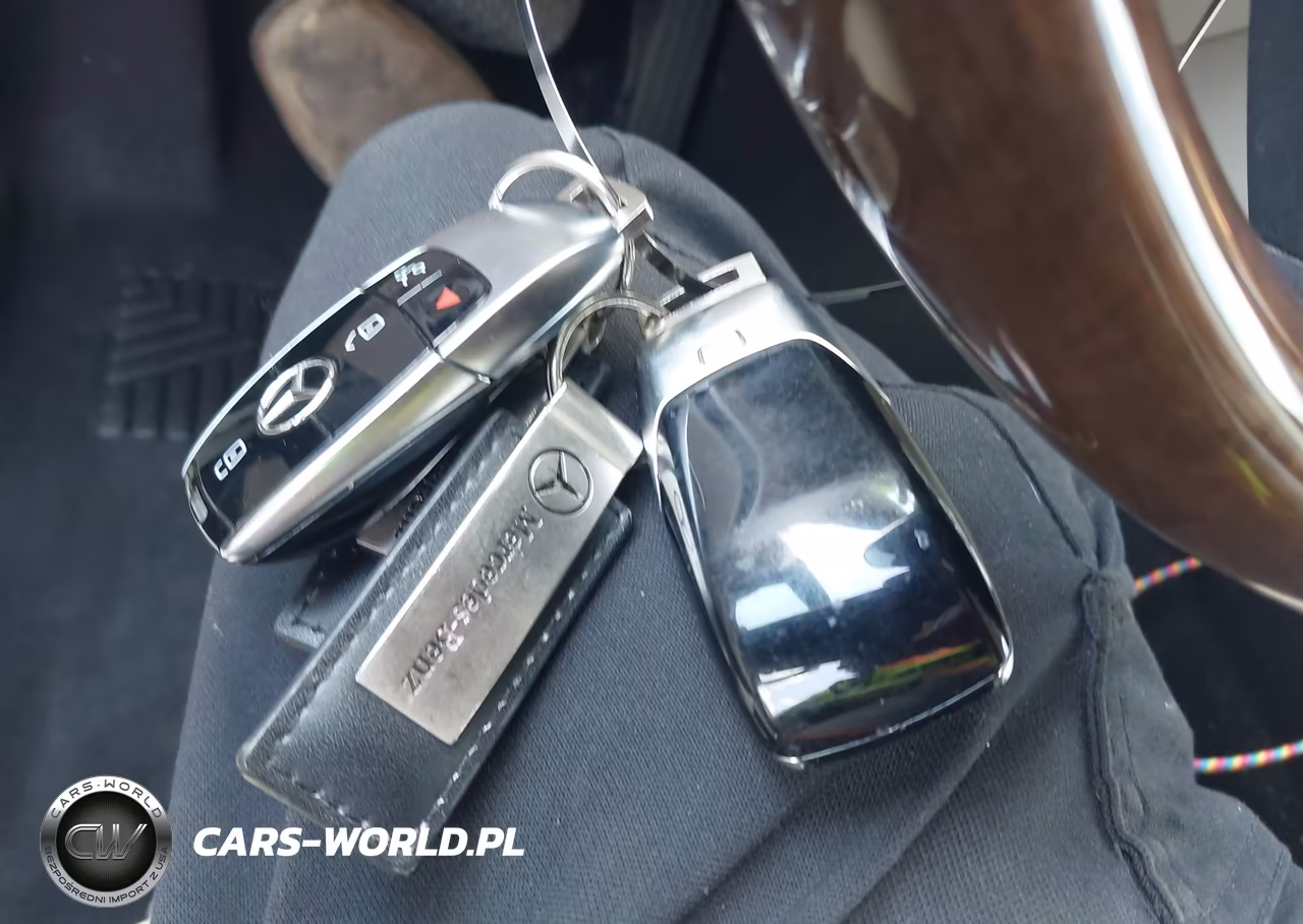2018 Mercedes-Benz E 300 VIN:WDDZF4JB7JA331785 - 11