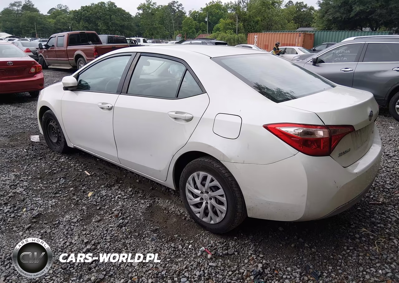2019 Toyota Corolla Le VIN:5YFBURHE4KP885345 - 3