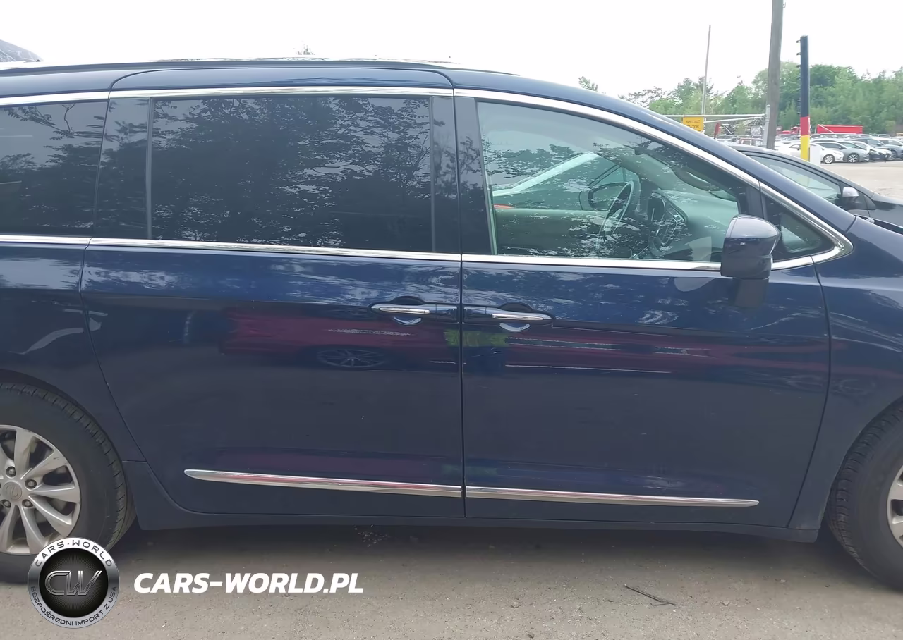2019 Chrysler Pacifica Touring L VIN:2C4RC1BG0KR526040 - 13