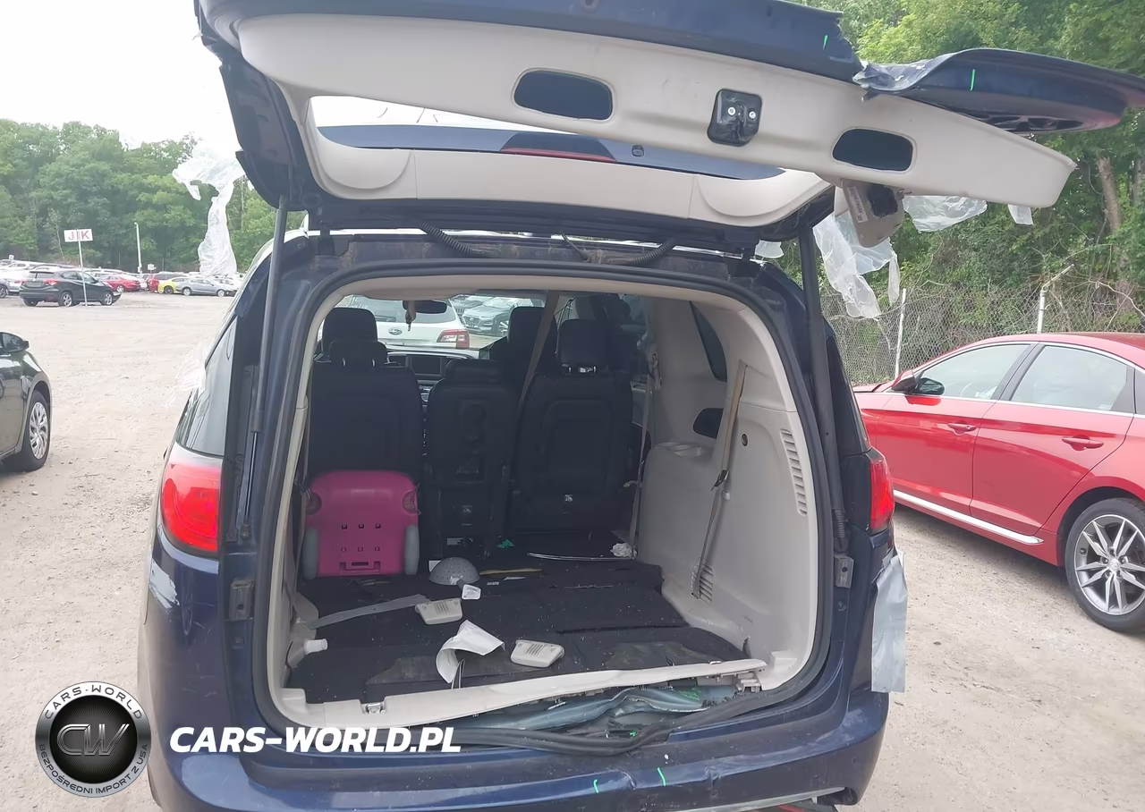 2019 Chrysler Pacifica Touring L VIN:2C4RC1BG0KR526040 - 16
