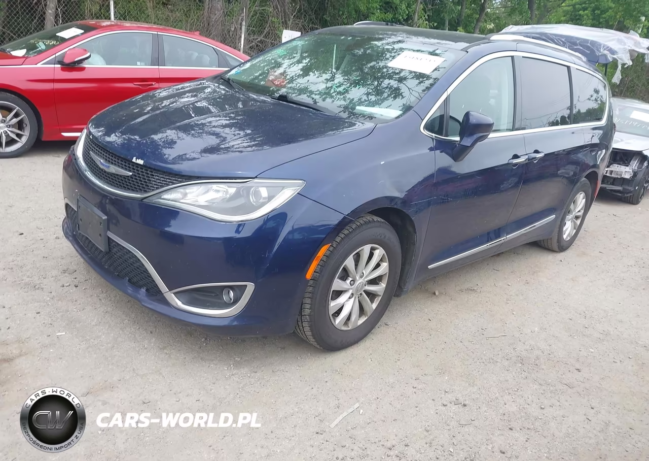 2019 Chrysler Pacifica Touring L VIN:2C4RC1BG0KR526040 - 2