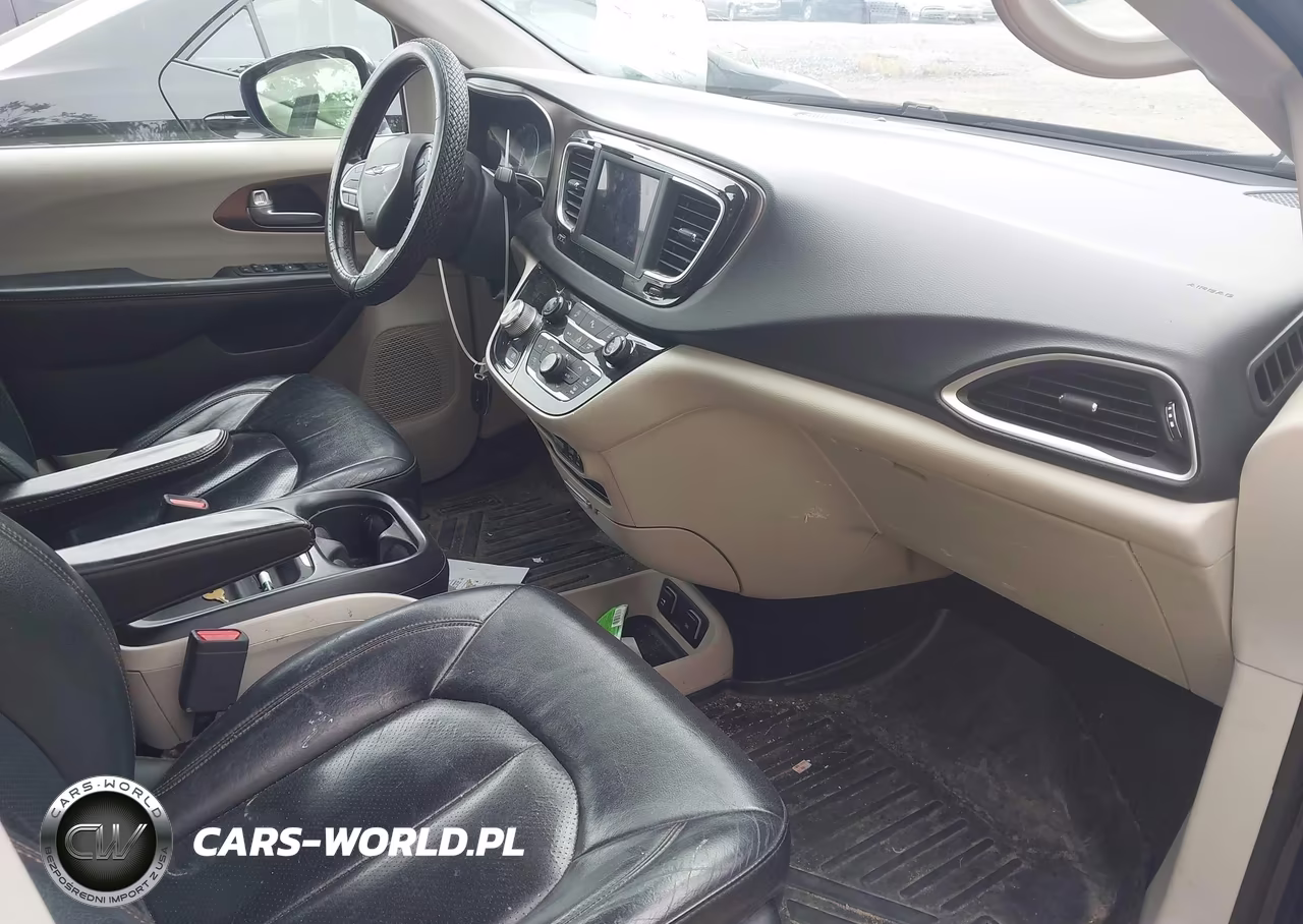 2019 Chrysler Pacifica Touring L VIN:2C4RC1BG0KR526040 - 5