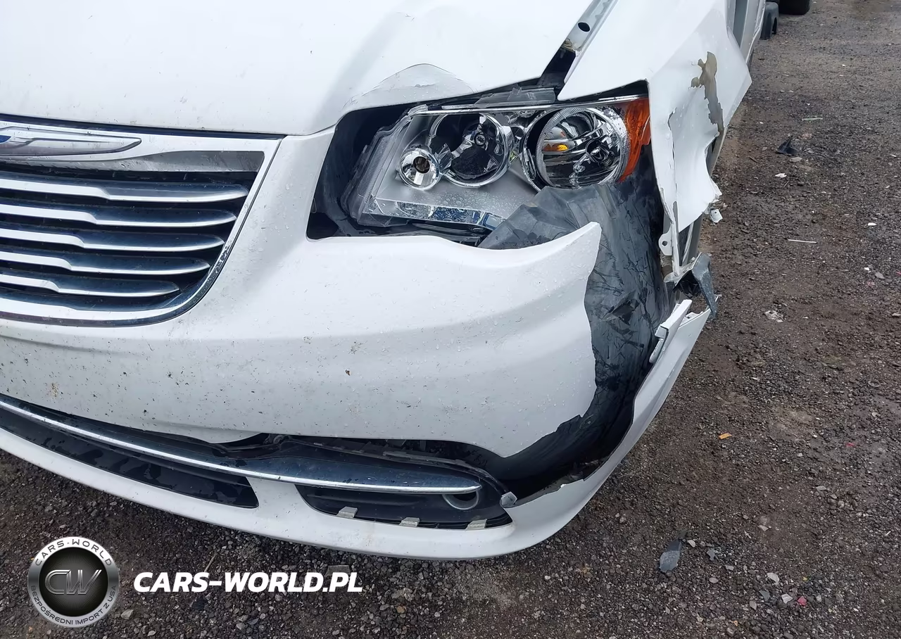 2016 Chrysler Town & Country Touring-L Anniversary Edition VIN:2C4RC1CG4GR132840 - 6