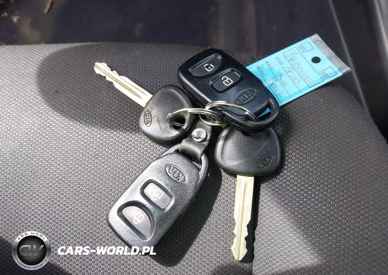 2010 Kia Soul + VIN:KNDJT2A29A7108892 - 11