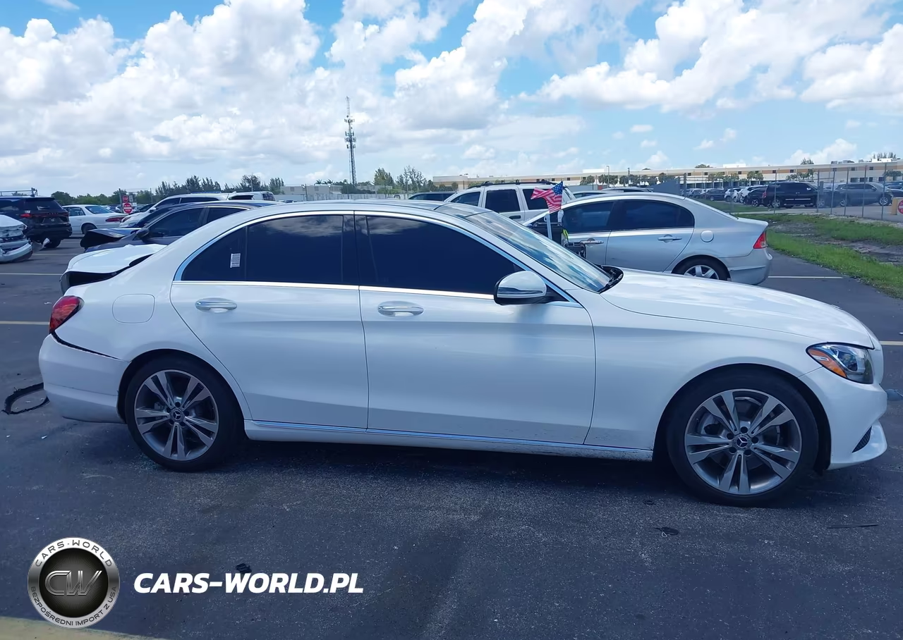 2018 Mercedes-Benz C 300 VIN:55SWF4JB9JU279093 - 13