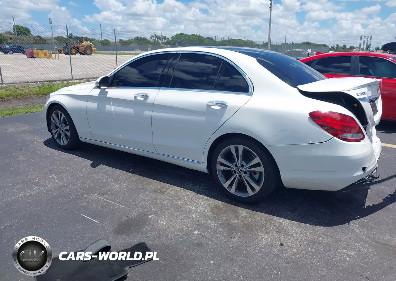 2018 Mercedes-Benz C 300 VIN:55SWF4JB9JU279093 - 3