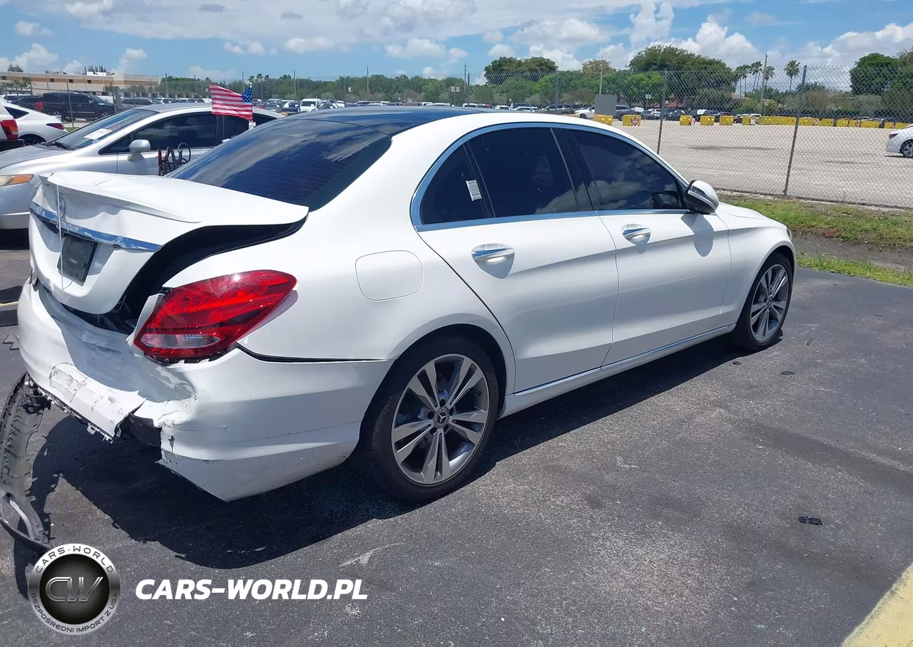 2018 Mercedes-Benz C 300 VIN:55SWF4JB9JU279093 - 4