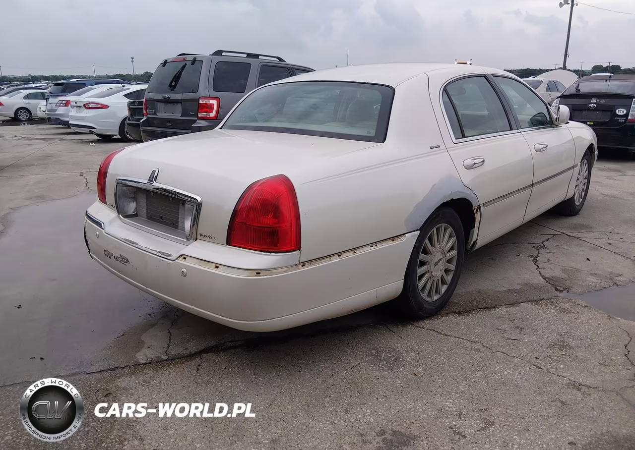 2004 Lincoln Town Car Ultimate VIN:1LNHM83W14Y641411 - 4