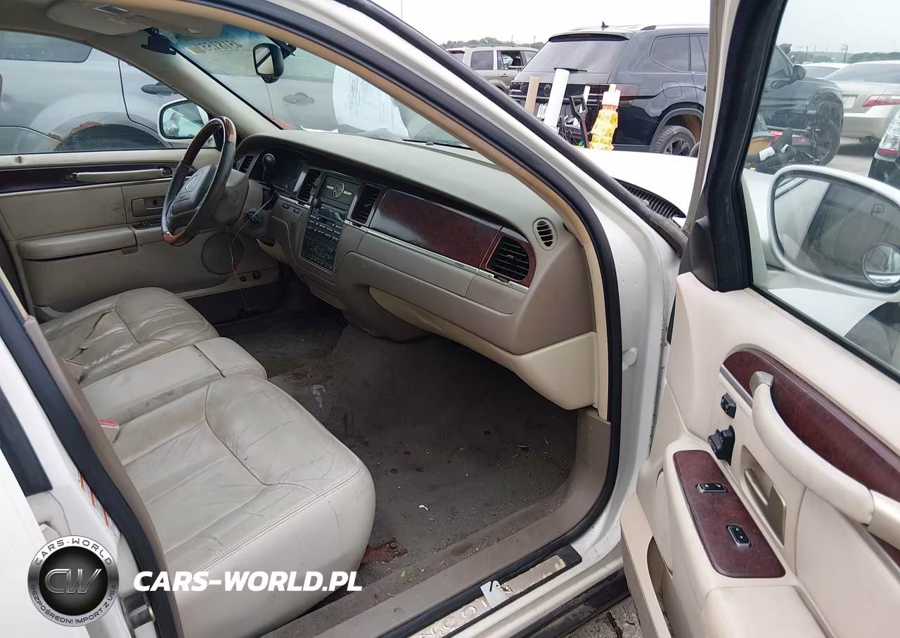 2004 Lincoln Town Car Ultimate VIN:1LNHM83W14Y641411 - 5
