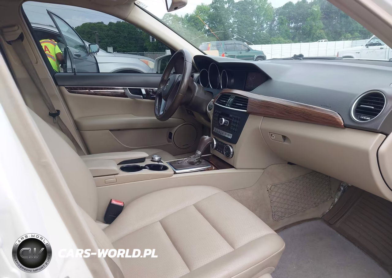 2012 Mercedes-Benz C 300 Sport 4Matic VIN:WDDGF8BB3CA727227 - 5