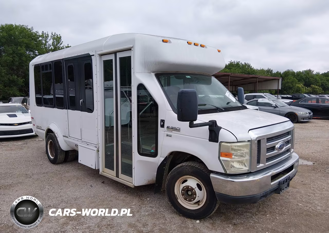 2013 Ford E-350 Cutaway