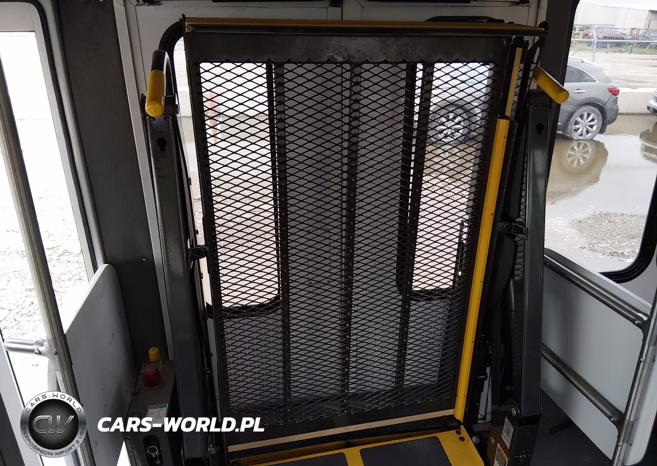 2013 Ford E-350 Cutaway VIN:1FDEE3FL0DDA42110 - 13