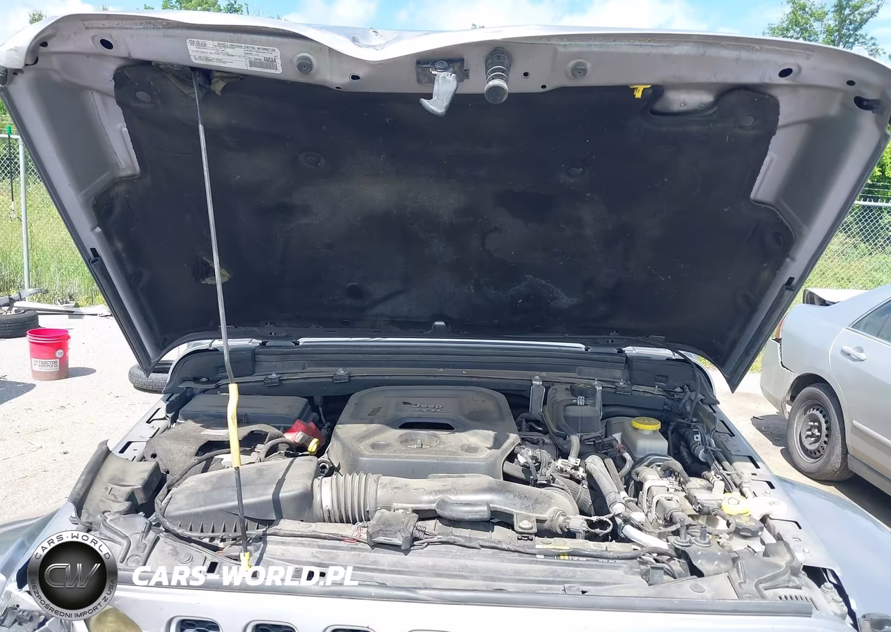 2019 Jeep Wrangler Unlimited Sahara 4X4 VIN:1C4HJXEN5KW516335 - 10