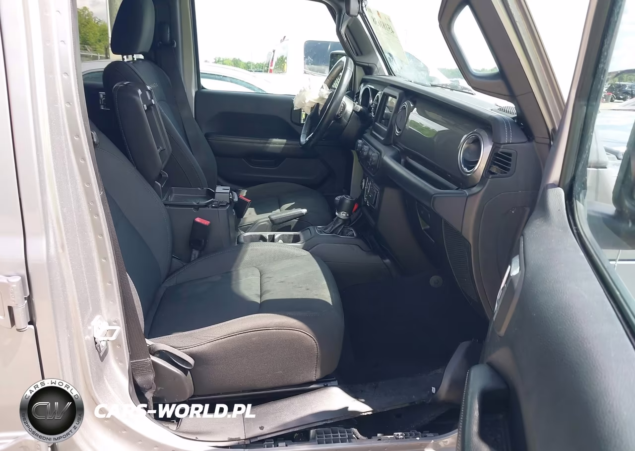 2019 Jeep Wrangler Unlimited Sahara 4X4 VIN:1C4HJXEN5KW516335 - 5