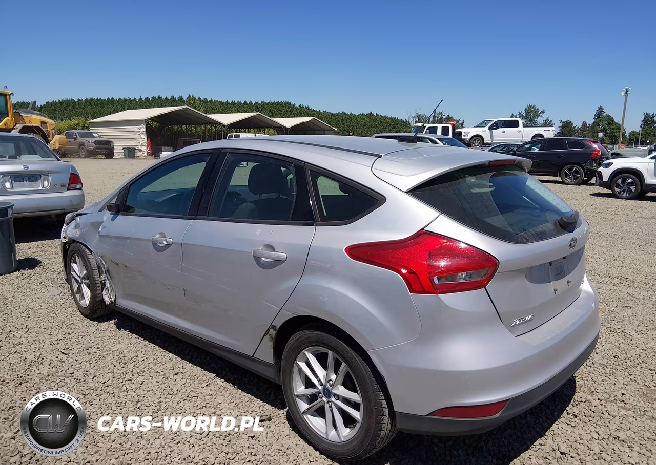 2018 Ford Focus Se VIN:1FADP3K28JL254025 - 3