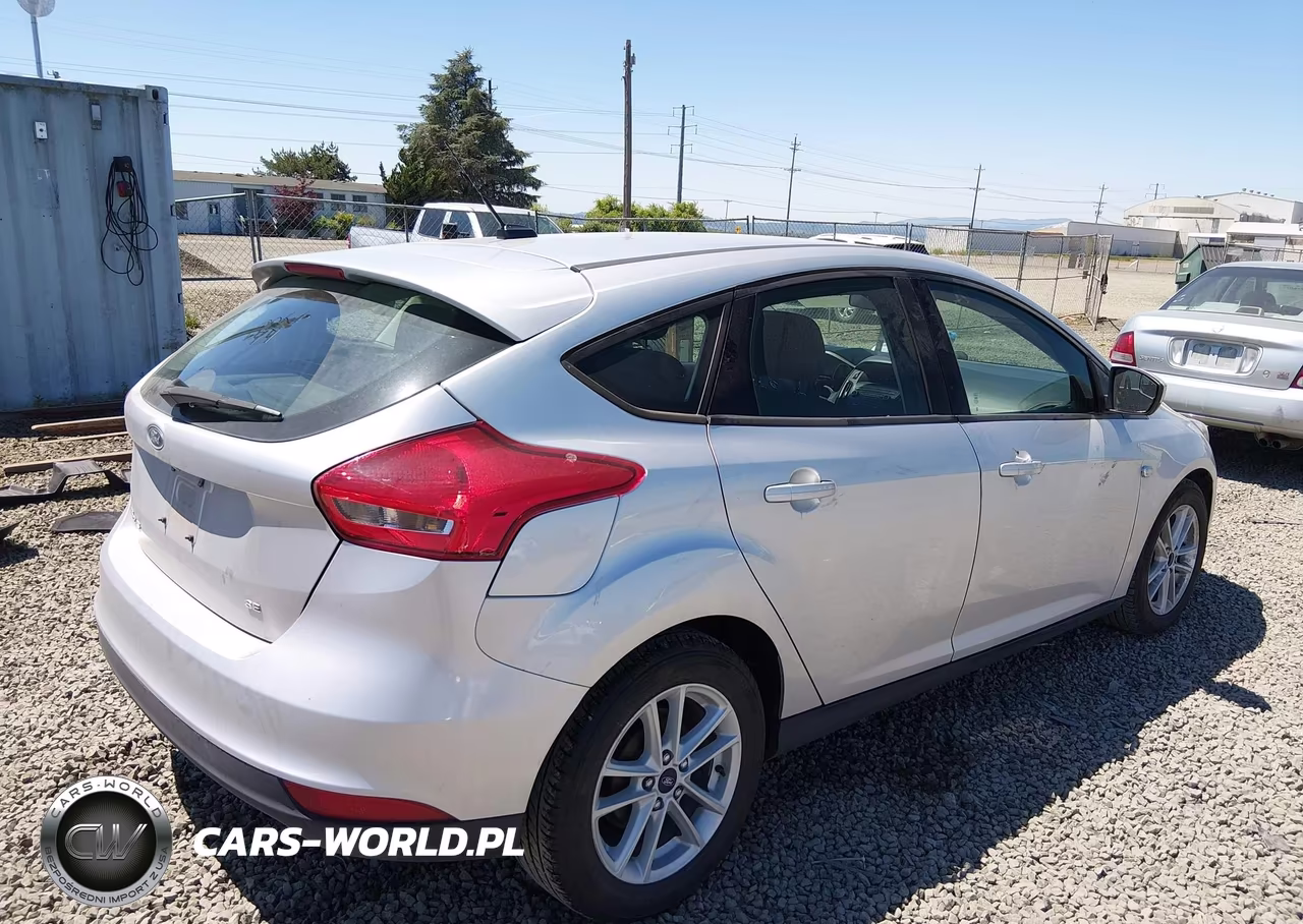 2018 Ford Focus Se VIN:1FADP3K28JL254025 - 4