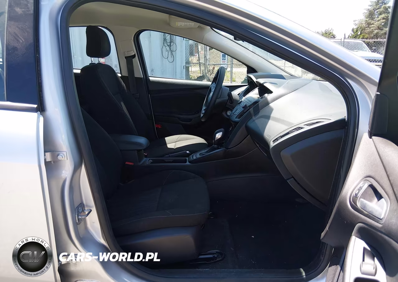 2018 Ford Focus Se VIN:1FADP3K28JL254025 - 5