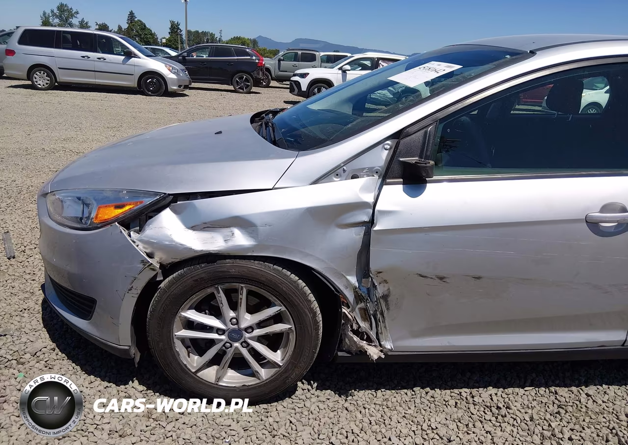 2018 Ford Focus Se VIN:1FADP3K28JL254025 - 6