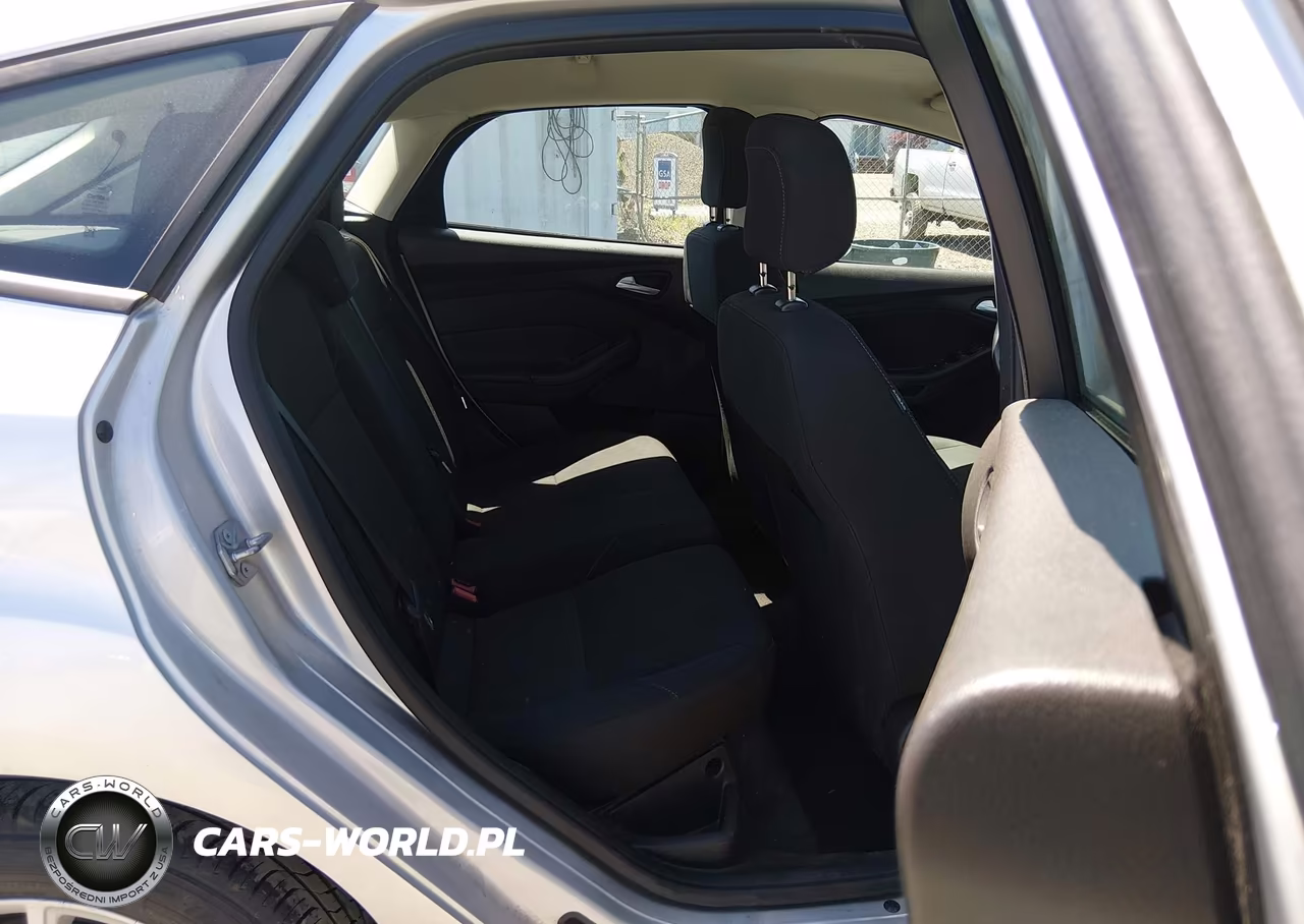 2018 Ford Focus Se VIN:1FADP3K28JL254025 - 8