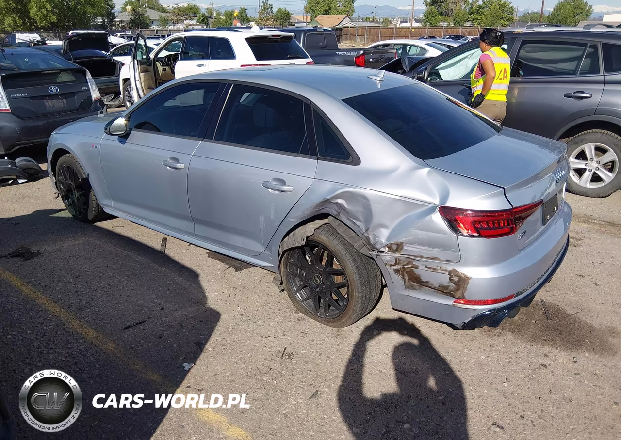 2018 Audi A4 2.0T Premium VIN:WAUDNAF45JA036990 - 3