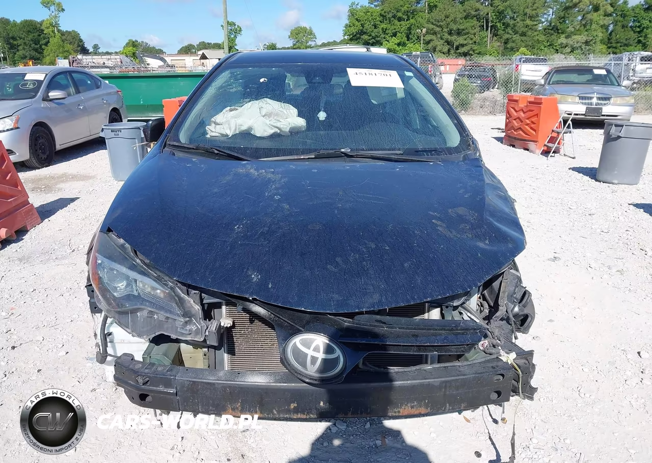 2018 Toyota Corolla Le VIN:5YFBURHE6JP831625 - 12