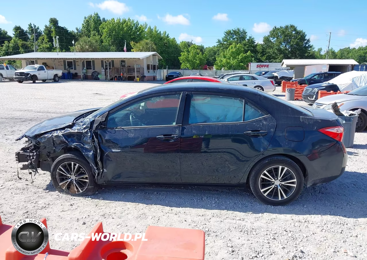 2018 Toyota Corolla Le VIN:5YFBURHE6JP831625 - 14