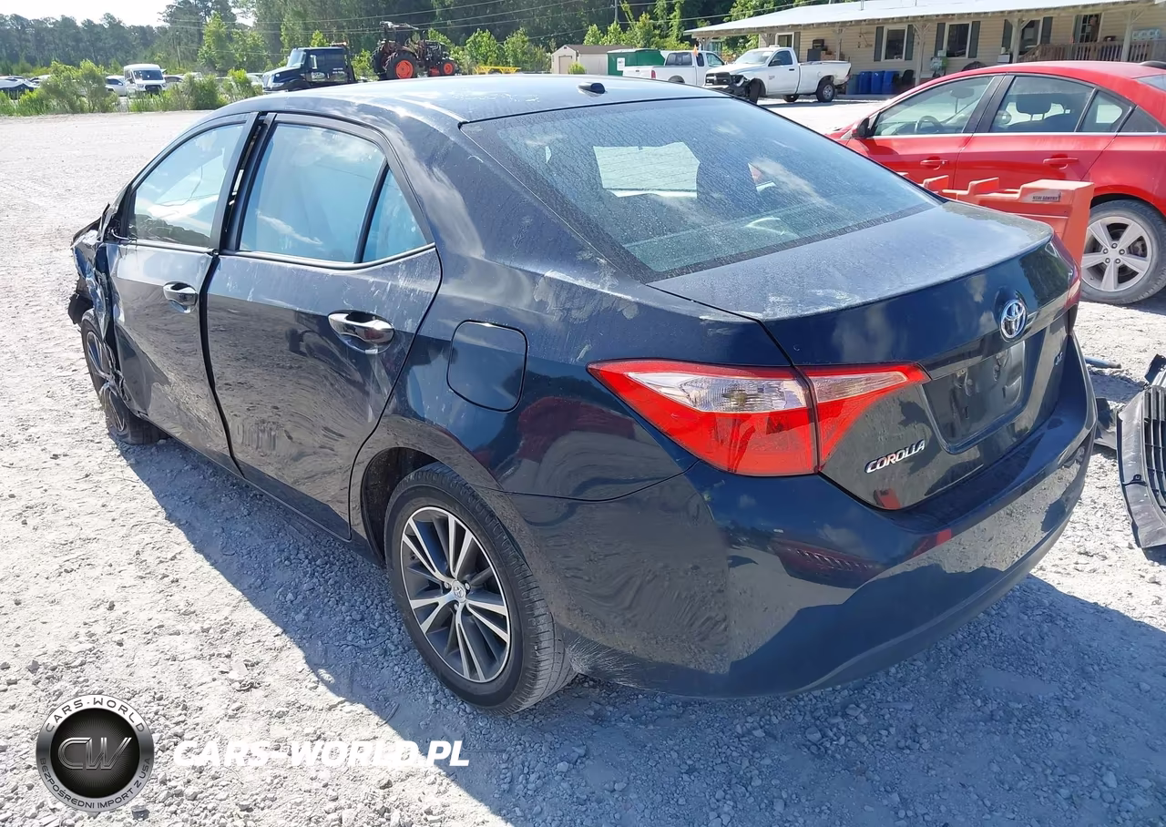 2018 Toyota Corolla Le VIN:5YFBURHE6JP831625 - 3